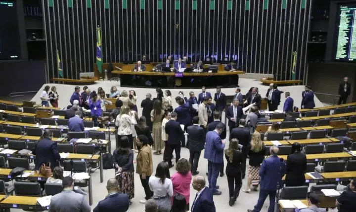 Direita decide votar a favor do fim da escala 6×1