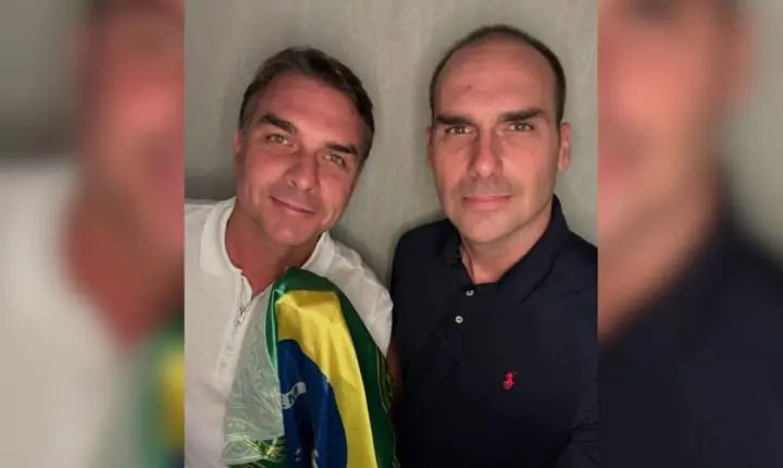 Eduardo cita Olavo e posta foto com Flávio após senador fugir para os EUA