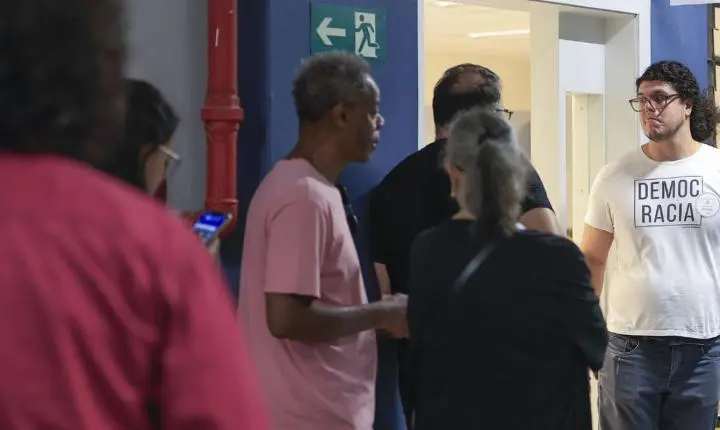 Eleitores têm até as 17h para escolher candidatos