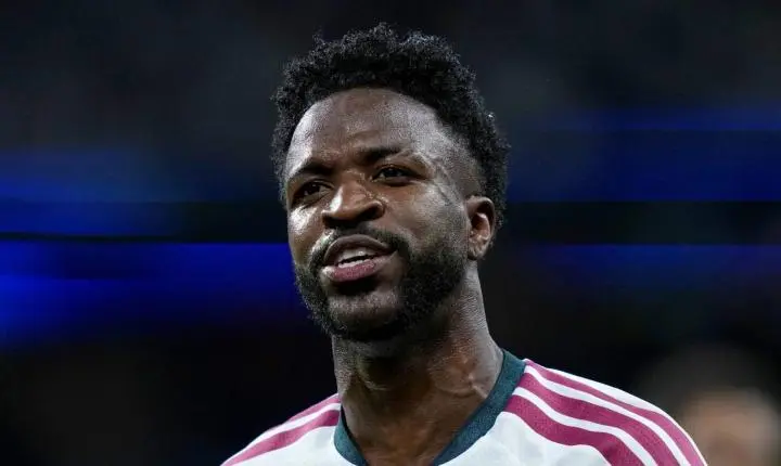 Ex-jogador do Barcelona critica atitude de Vinícius Junior e apoia expulsão