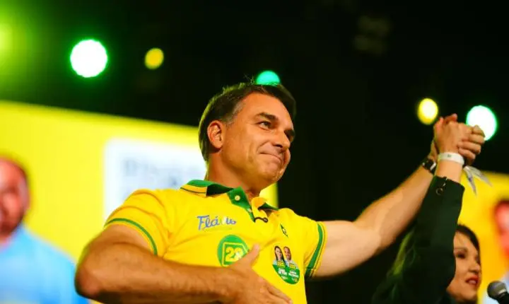 Flávio decide participar de debate mesmo sem a presença de Lula