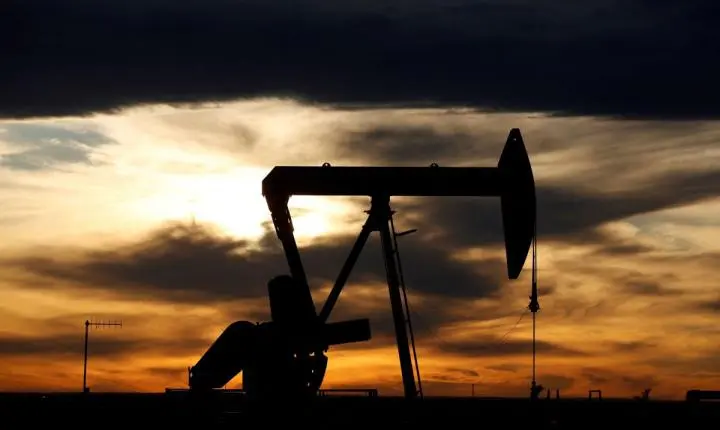 Furacão Isaías interrompe 16% da produção de petróleo no Golfo do México