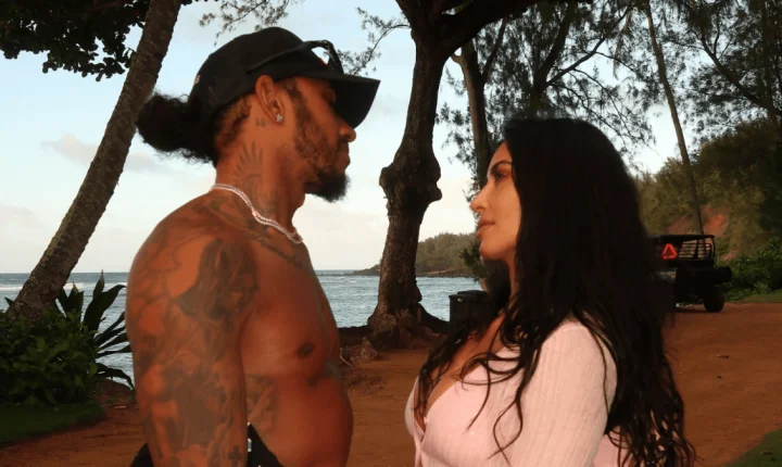 Hamilton fala da relação com filhos de Kim Kardashian e revela presente