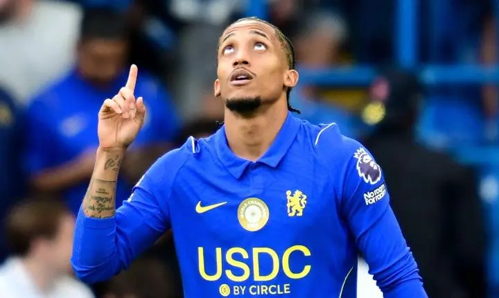 Henderson brilha e João Pedro marca dois em vitória expressiva do Chelsea com Rayan em nova função