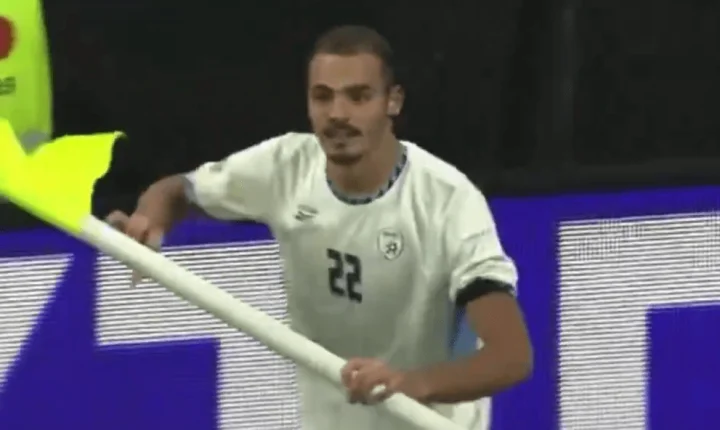 Jogador de Israel é expulso após comemoração polêmica; veja o vídeo