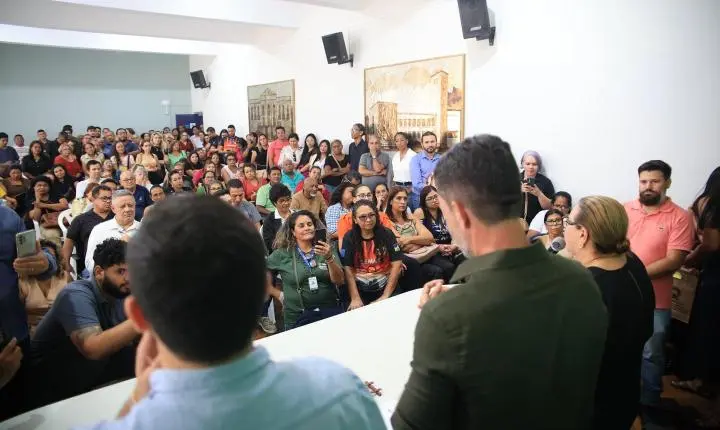 LANÇAMENTO DE PRÊMIOS PARA SERVIDORES E ESTAGIÁRIOS PELO PREFEITO DE PORTO VELHO