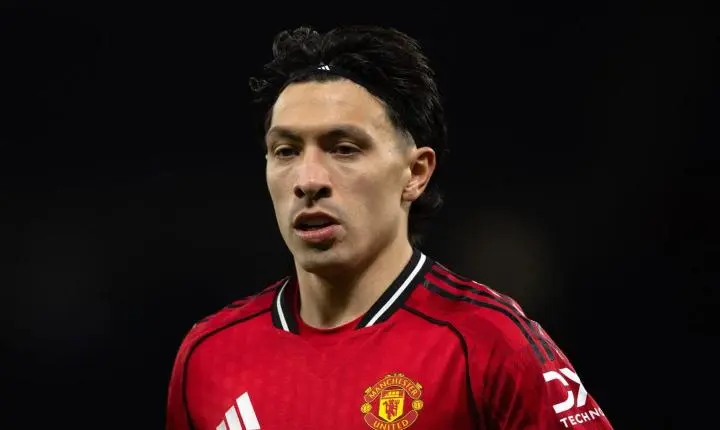 Lisandro Martínez critica gestão do Manchester United após revés