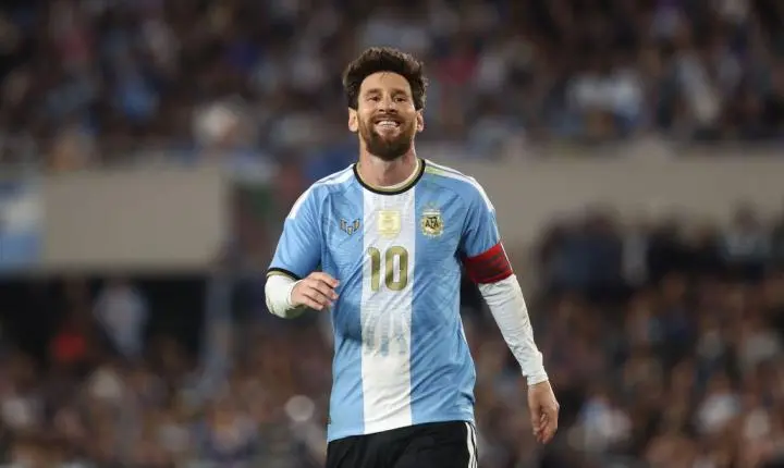Messi se emociona na despedida: “Gostaria de estar aqui a vida inteira”