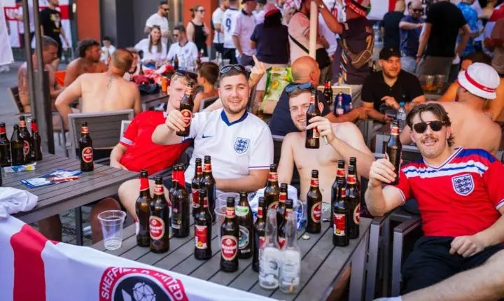 Mudanças nos Estádios da Inglaterra: O Impacto da Liberação de Cerveja Após 41 Anos