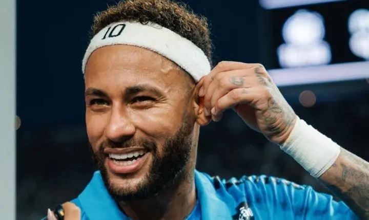 Neymar assiste a Atlético-MG x Santos em iate de R$ 120 milhões; veja