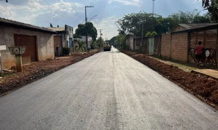 Pavimentação nas ruas do Nova Esperança é concluída após preparação do solo