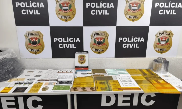 Polícia encontra gráfica que produzia rótulos falsos de bebidas famosas em Bauru