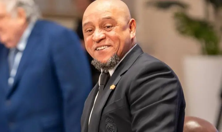 Roberto Carlos aponta Mbappé como favorito à Bola de Ouro