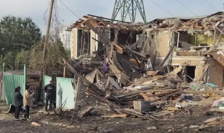 Rússia ataca usinas de energia, mata quatro e deixa Kiev sob fumaça