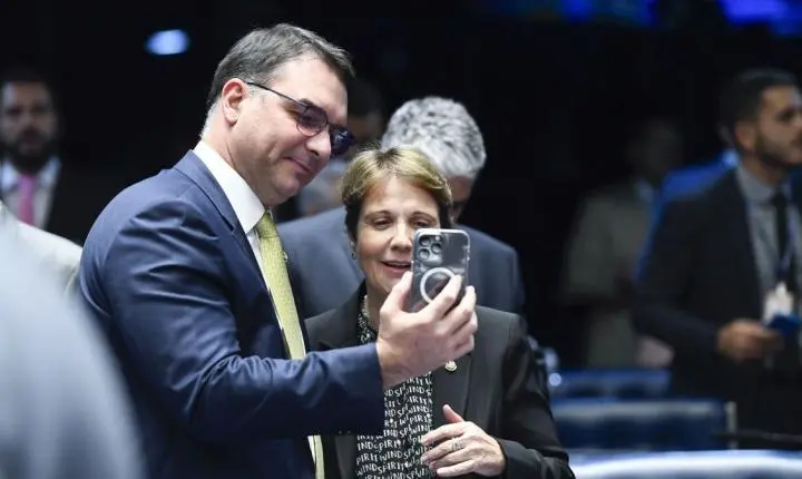 Seis em cada 10 senadores com mandato garantido em 2027 apoiam Flávio