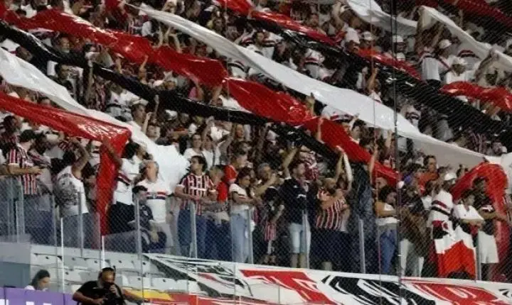 Torcida do São Paulo protesta após revés para Cruzeiro: “Time sem vergonha”