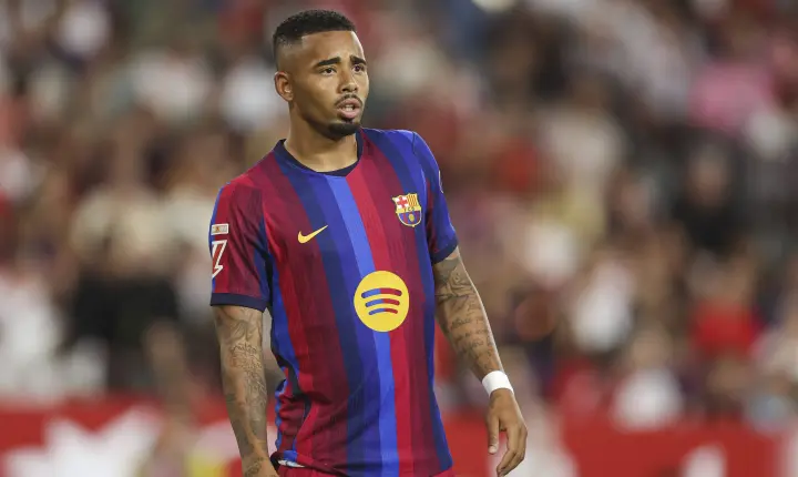 ‘Gabriel Jesus melhorou muito, gosto do que vejo’: Flick revela planos para camisa 9 do Barcelona