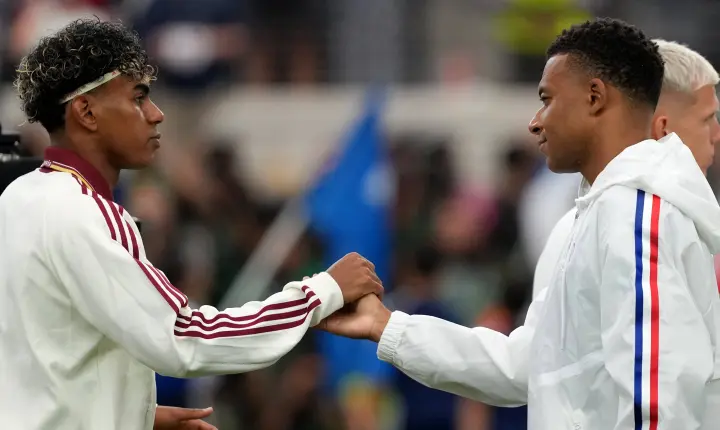 ‘Isso foi um pouco pior’: Courtois compara Yamal e Mbappé na briga pela Bola de Ouro