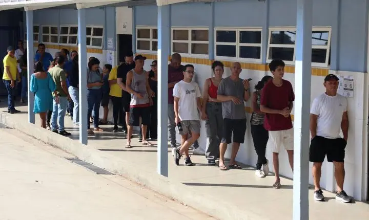 Zanin manda ampliar horário de votação até as 19h em todo o país
